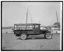Photo:Semmes Motor Co. Lansburgh Sea Food truck, [1926]