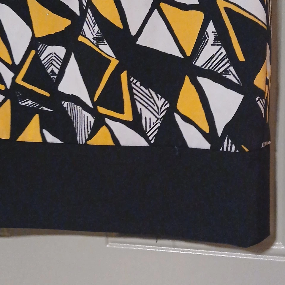 Vestido justo RONNI NICOLE tamanho 16 preto amarelo branco geométrico sem mangas D2 - Imagem 4 de 4