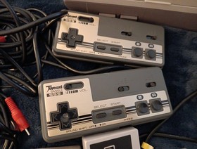 Nintendo (NES) Game Console with controller and games lot! (See description)