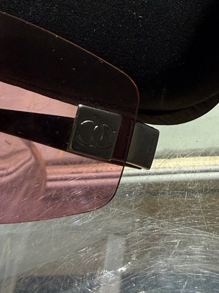 AUTÉNTICAS Gafas Envolvas Chanel Rosa Arañazos Menores Foto 3 de 4