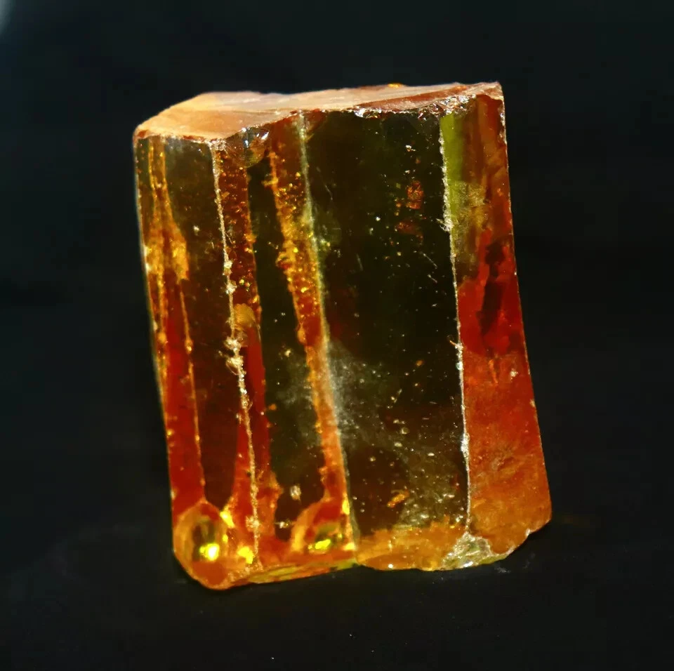 Zafiro amarillo natural extraído en tierra 250-280 quilates piedra preciosa cruda sin cortar Rusia Foto 3 de 4