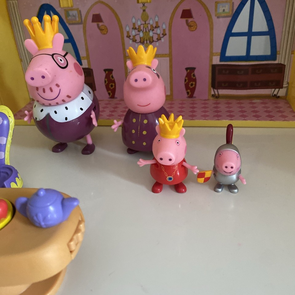 Peppa Pig Fold Away Castle Playset With Accessories Furniture And 4