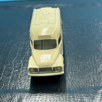 マッチボックス　レズニー　No.14 エッソ 救急車（アンビャランス） s-l400.jpg