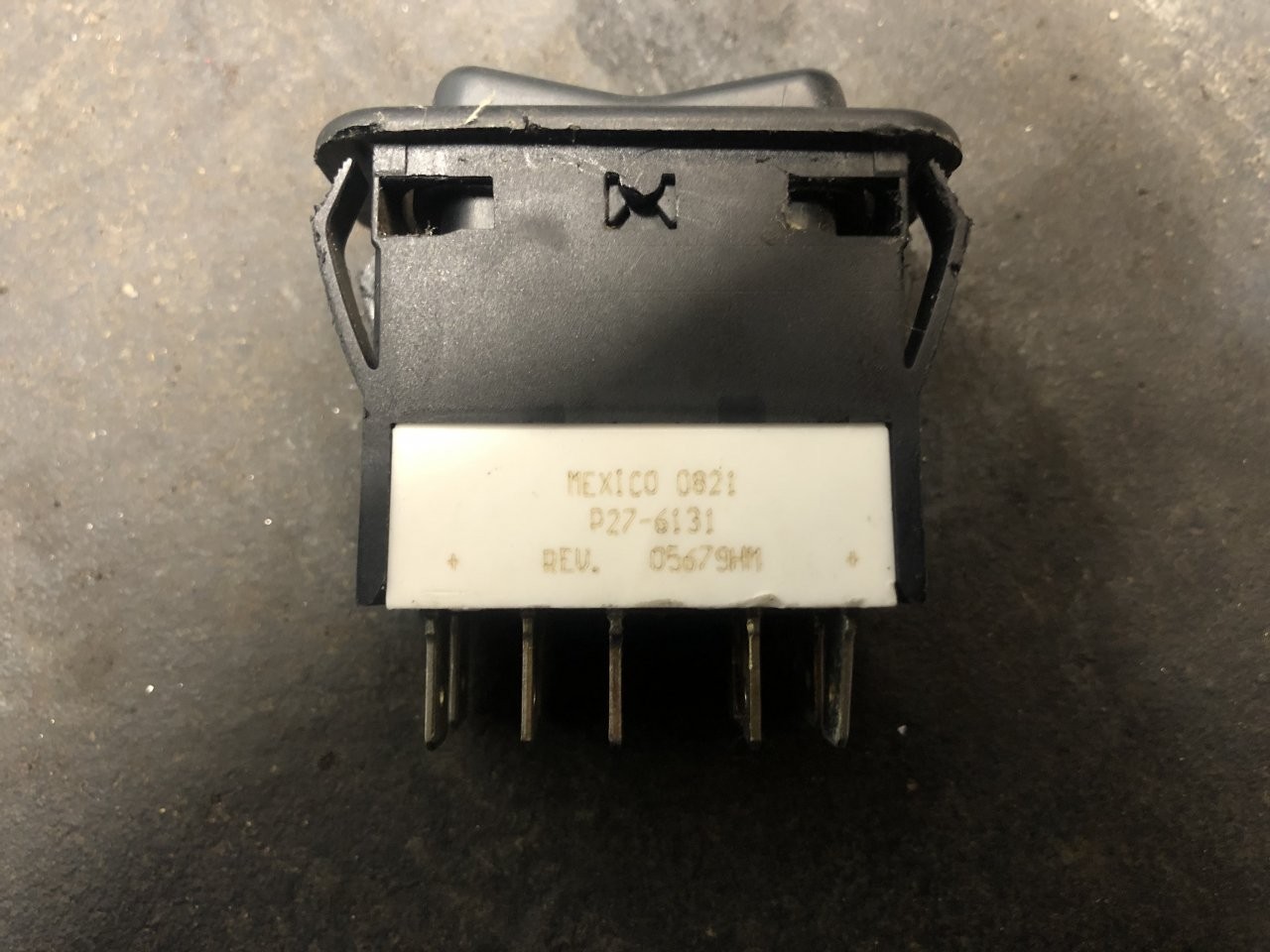 Peterbilt 387 DOME LIGHT Dash/Console Switch - Used | P/N P276131