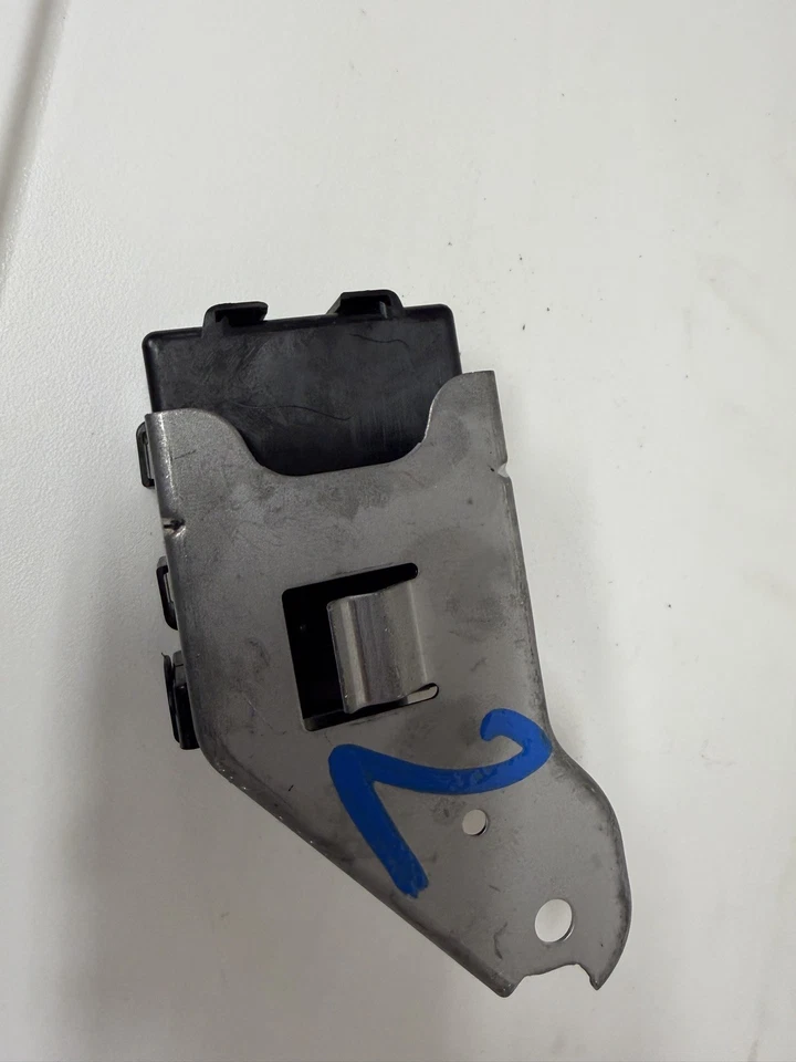 2016 2017 2018 2019 CHEVROLET VOLT PEDESTRIAN ALERT MODULE 23321906 - Image 3 of 4