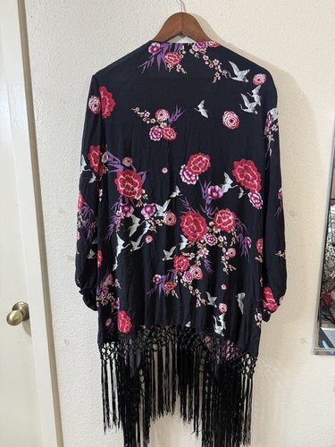 Torrid Damengröße 2 2X schwarz Blumenmuster Kimono Oberteil Quastenbesatz offen Cardigan Wickeloptik - Bild 5 von 12