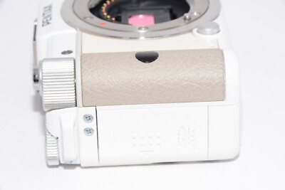 N.MINT/1521shots] Pentax Q Digital Camera White Body From JAPAN