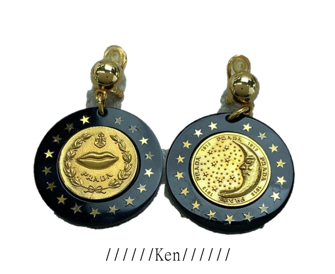 【希少】PRADA 刻印 ロゴ入り 真鍮 金属製 ピアス ゴールド PRADA Earrings AUTH MILANO Big Logo Mark Vintage Black Gold