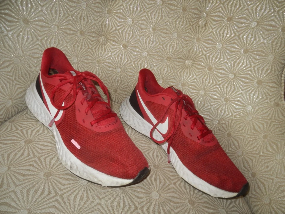 NIKE Revolution 5 Gym Men's Red Running Trainers Sneakers 10M #BQ3204-600 - Image 3 of 4