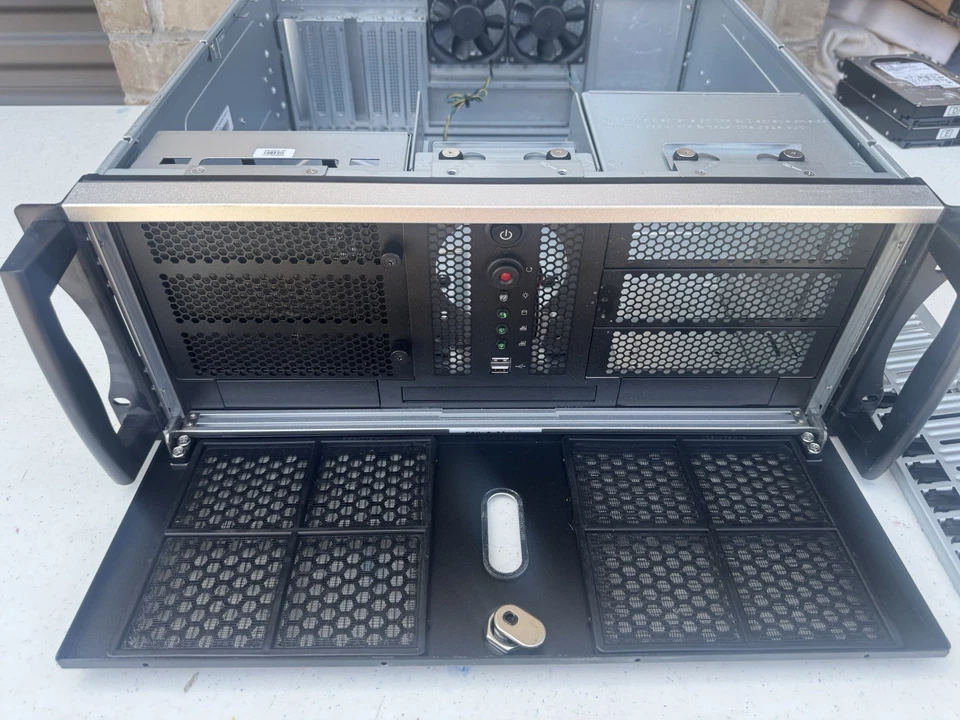 CHENBRO RM42300-F1 Rackmount Server Case W/ 3 Fans Etc (see Photos) - Image 3 of 4