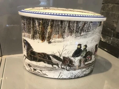 Boîte à biscuits ancienne en métal ovale - Décor hiver Noël neige cheval - Photo 1/4