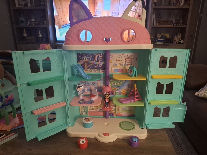 Gabby's Dollhouse W/ 6 Rms, Cruise Boat W/ 1 Rm, Treehouse, Pool & Accessories!