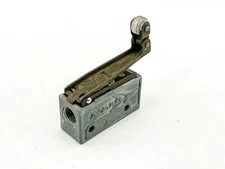 New Mead MV20 Mechanical Air Pilot Roller Valve 3 Port 2 Position- No Box