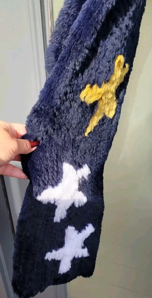 Neiman Marcus 正品兔子针织围巾海军蓝白色和黄色星星 — 第 2/4 张图片