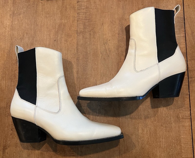 Everlane Western Chelsea Mid Calf Boots Ivory Off White Leather size 11 or 10