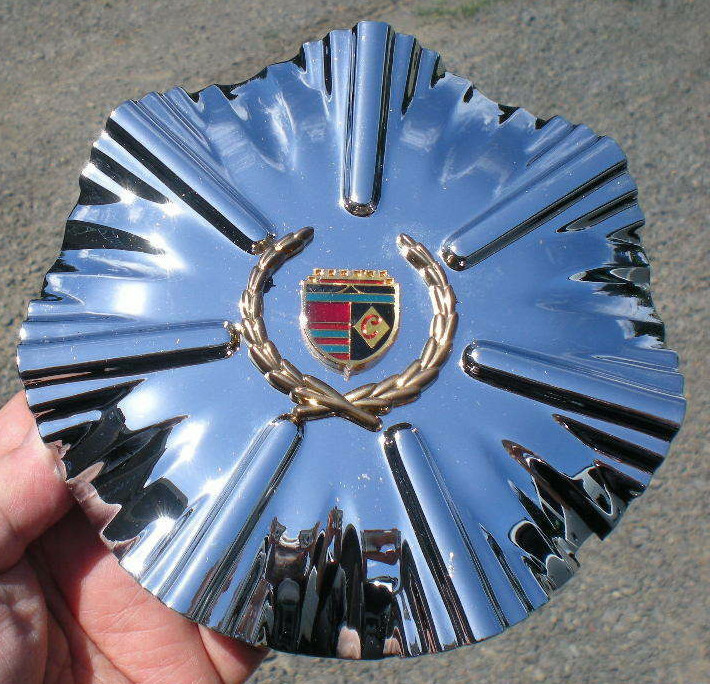 DETATA Cadillac Custom Wheels Chrome/Gold Crest Center Cap P/N BC-363-image