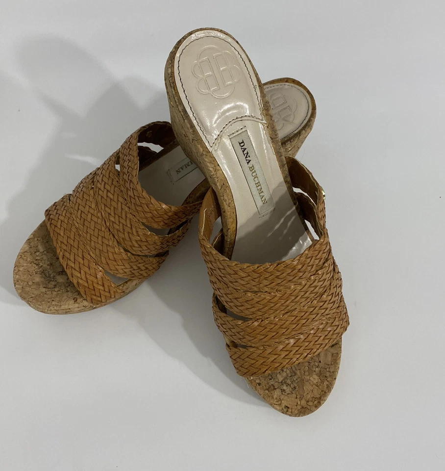 Dana Buchman Women's Wedge Platform Sandals Size 8 MED Tan Woven Cork Heels EUC - Image 2 of 4