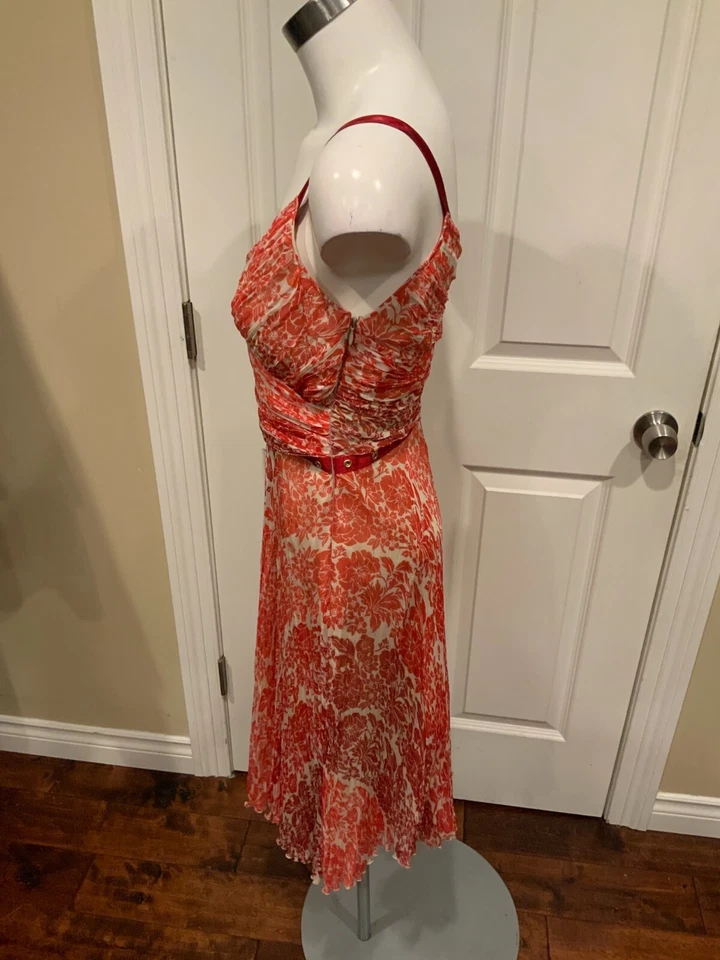 Vestido sem mangas plissado de organza floral vermelho La Perla, tamanho 10 (EUA) 44 (IT) - Imagem 4 de 4