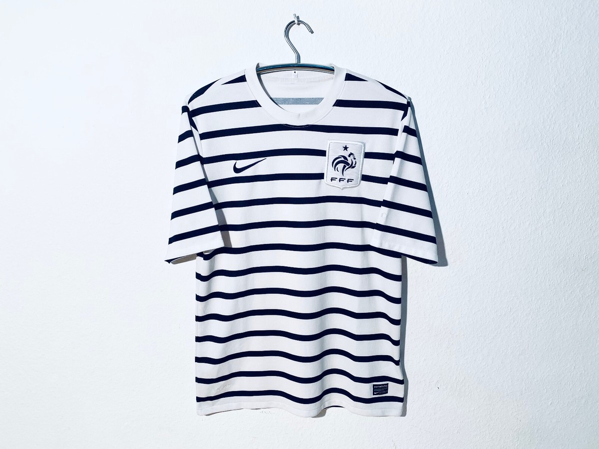 France 2011 - 2012 Away Football Shirt Adult M Nike / Lagerfeld