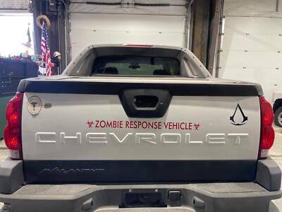 2002-06 Chevy Avalanche 2500 Olympic White-50U Stamped Tailgate *(Broken Handle)
