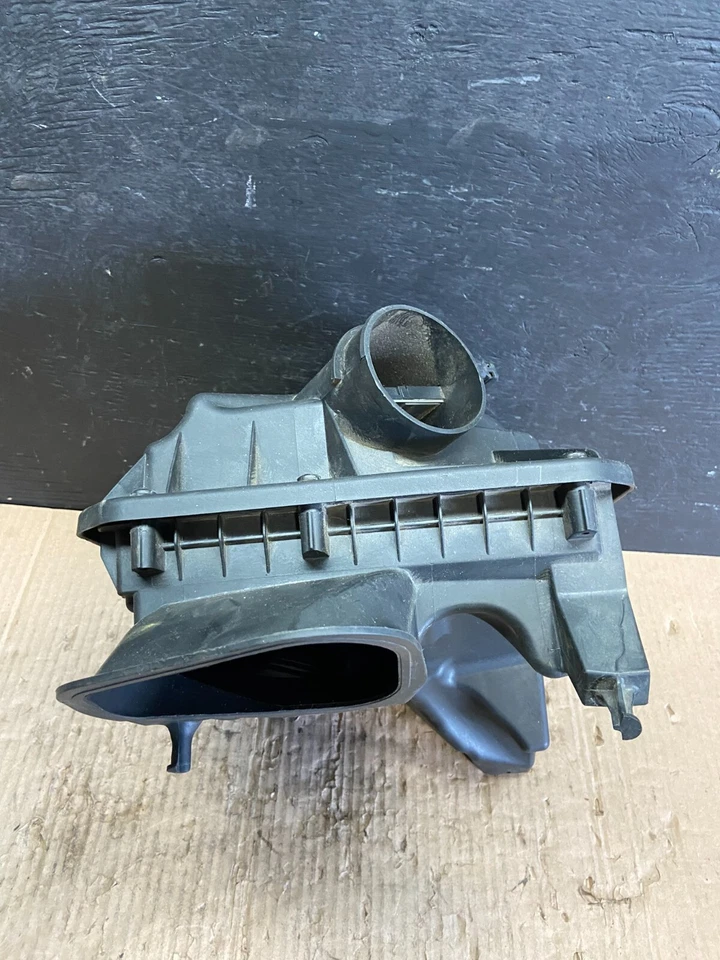 2014 to 2017 Buick Regal OEM Air Filter Air Cleaner Box D2818 DG1 - Image 2 of 4