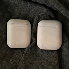 Apple AirPods White Bluetooth Wireless In-Ear Earbuds w/ Charging Case, Mic