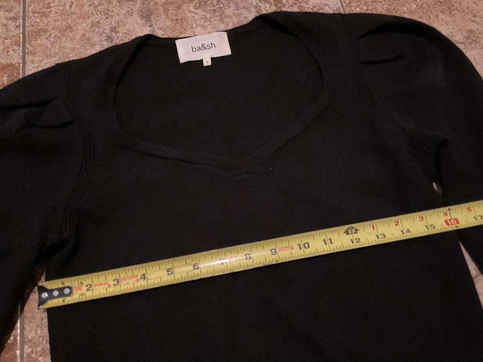ba&sh SUÉTER NEGRO MANGA ABULLONADA CUELLO EN V (TALLA 0) Foto 2 de 4