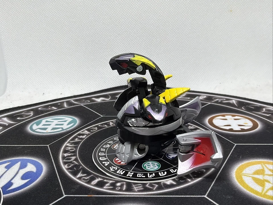 Bakugan Battle Brawlers Darkus Knight Percival Spins MG Japan Import Rare - Image 4 of 4