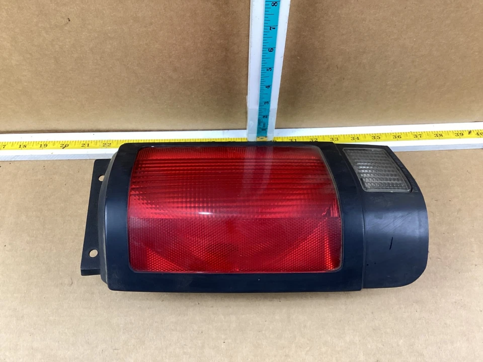 Luz trasera izquierda del lado del conductor Mazda Navajo 1991-1994 OEM Foto 2 de 4
