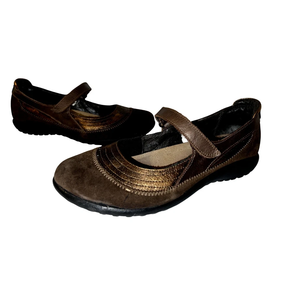 NAOT Zapatos Para Mujer Talla 9/40 Marrón Gamuza Bronce Cuero KIREI Mary Janes Planos Foto 2 de 4