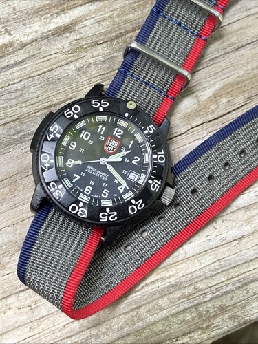 Luminox 3000/3900 V3 Navy Seal Black Men's Quartz Wristwatch needs repair - Picture 2 of 14