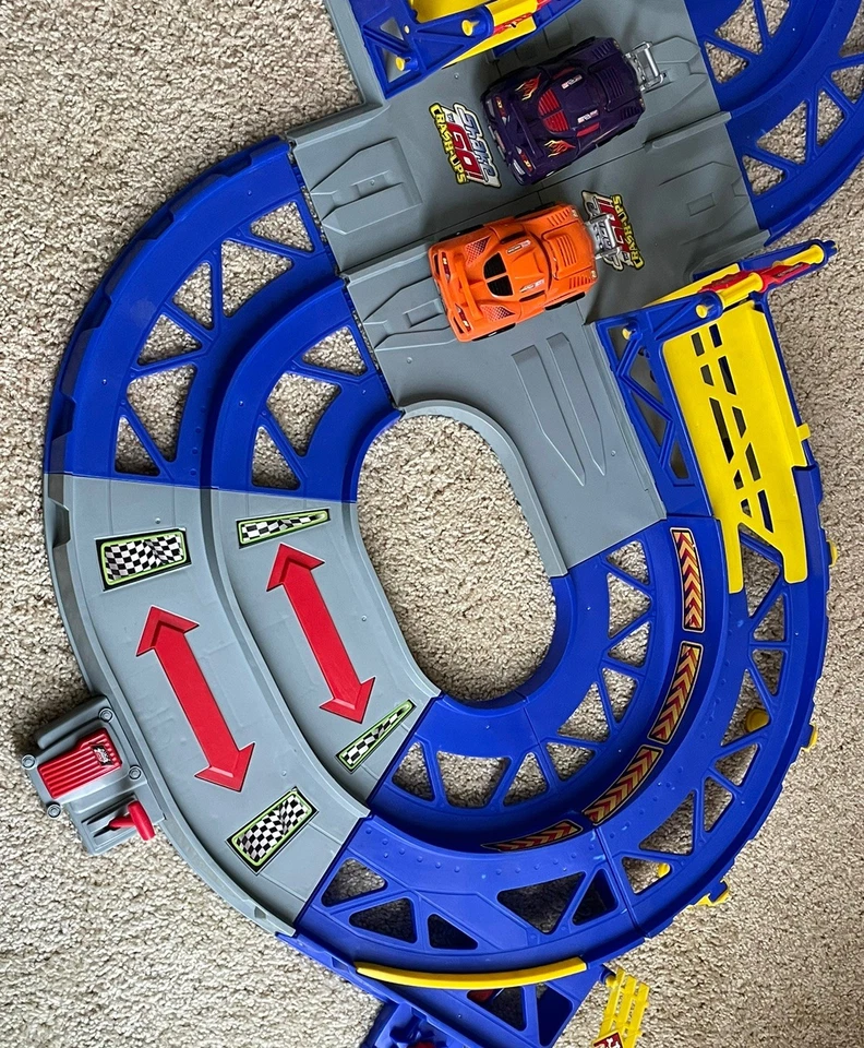 Fisher Price Shake 'N Go Speedway Crash Up Toy Race Track con 2 autos en funcionamiento 2007 Foto 4 de 4