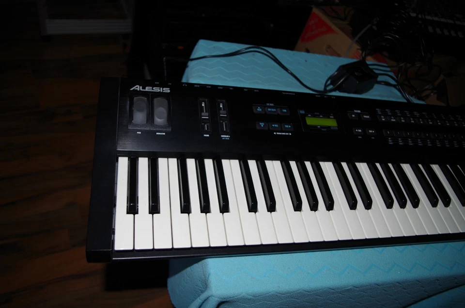 Alesis QS6 - Bild 4 von 4