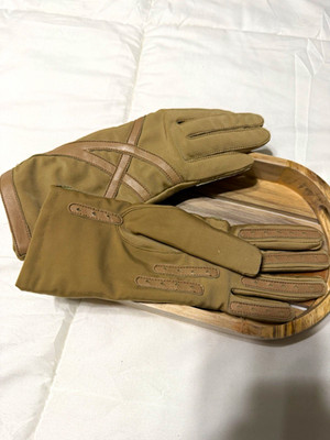 Bill Blass Women s Beige/Tan Leather Lined Wrist Gloves Solid Zip Cuff One