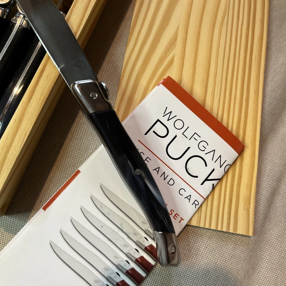 Juego de 6 cuchillos para carne Wolfgang Puck estilo mármol azul mango 4,5" con caja de madera  Foto 4 de 4