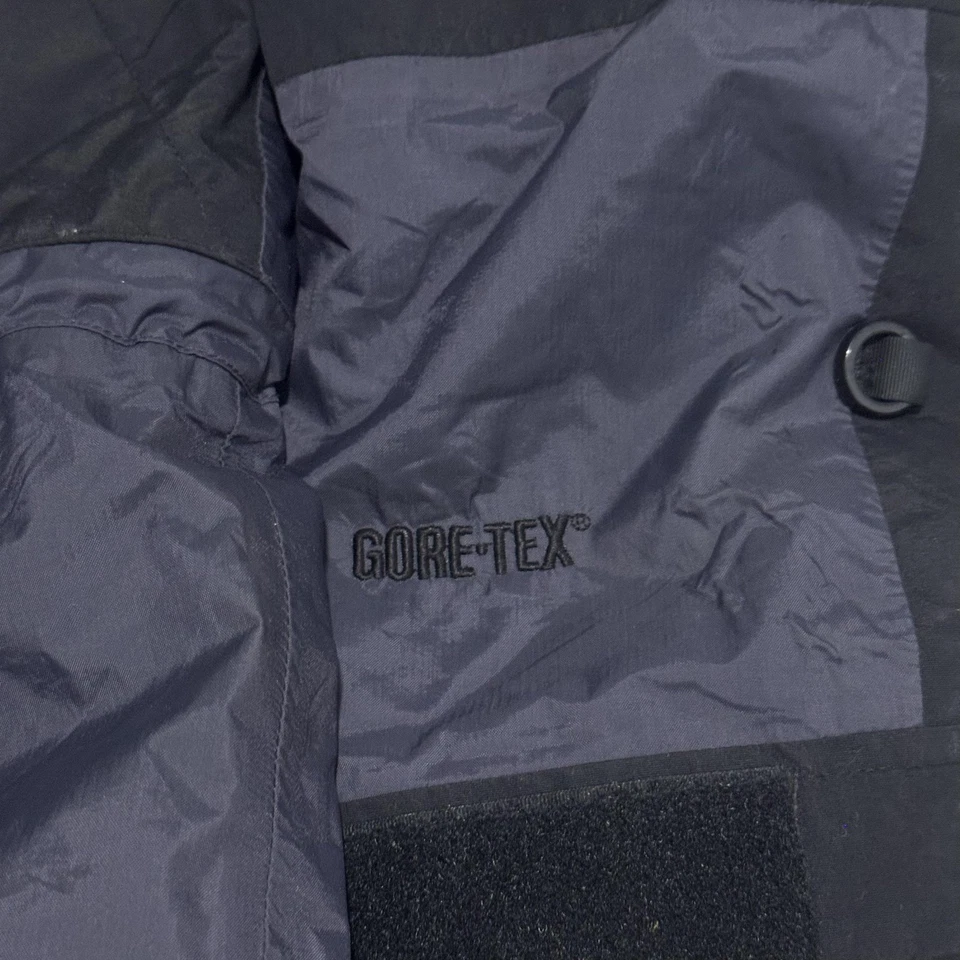 Chaqueta para mujer The North Face Gore-Tex mediana negra gris con capucha y cremalleras Shell Foto 3 de 4