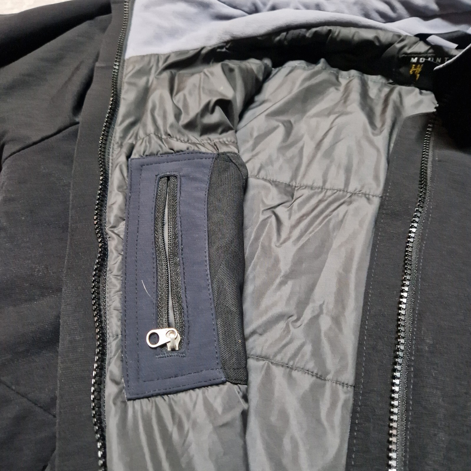 Mountain Hardware Softshell Insulated Womens Jack… - image 4