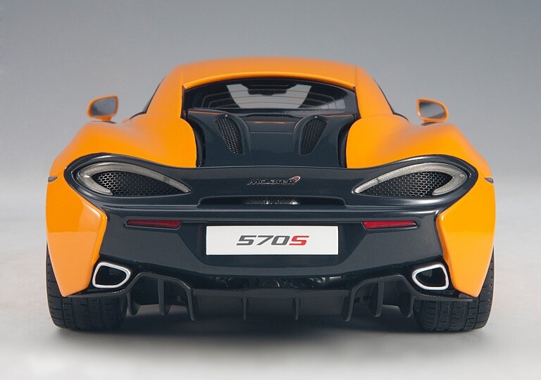 1/18 マクラーレン570 AUTOart 1/18 McLaren 570S Green Finished Product 76042 JAPAN