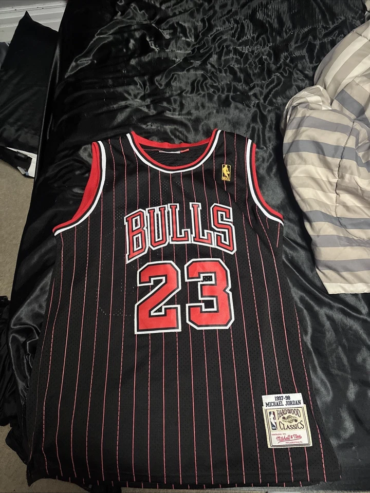 Mitchell & Ness Michael Jordan Jersey 1997-98 Last Dance Bulls Size M Authentic - Image 2 of 4