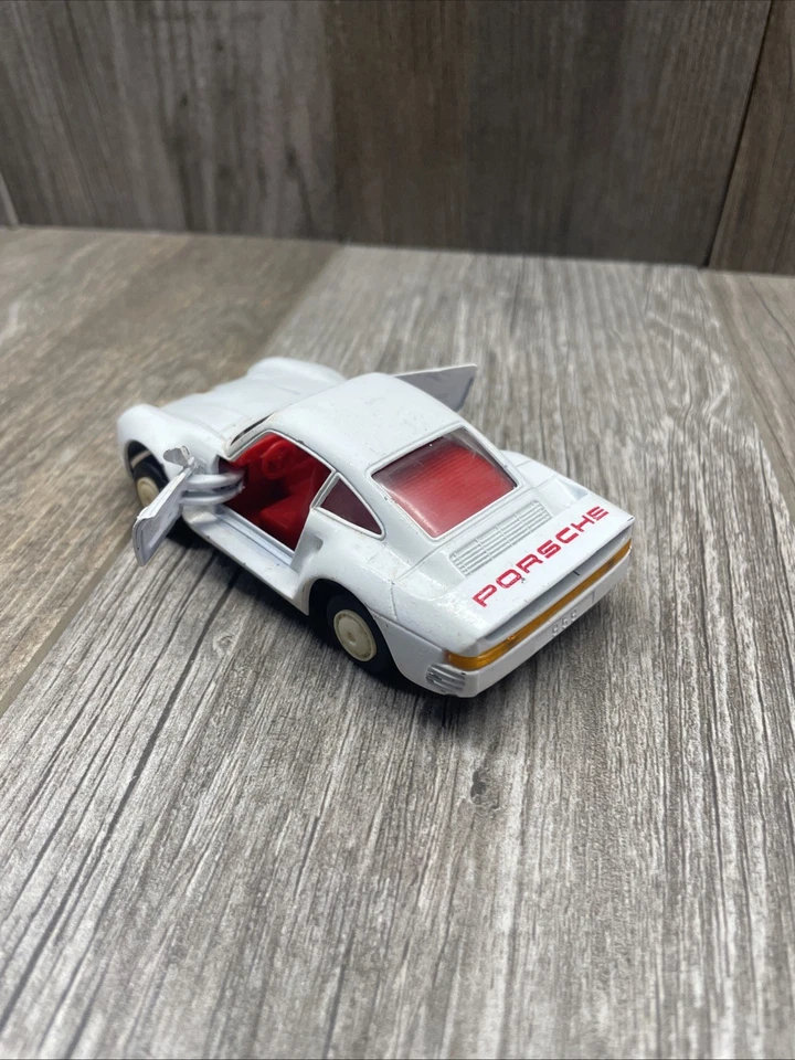 VTG MAJORETTE 2500 SERIES GRAND SPORT PORSCHE 959 WHITE DIECAST 1:34 SCALE - Image 4 of 4