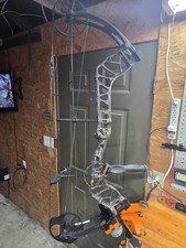 Bear Archery Species EV 45-60 LBS Right Handed 23.5-30.5 DL