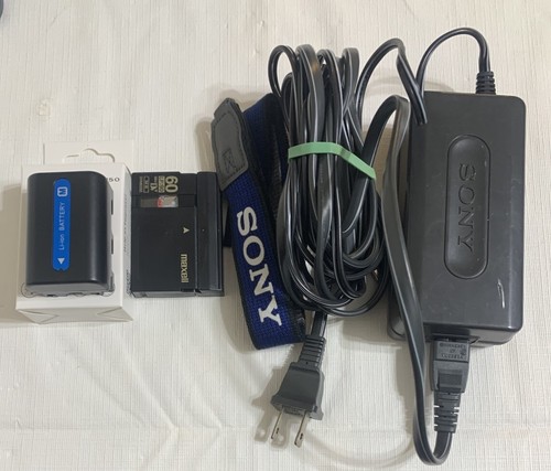 Sony Handycam DCR-TRV25 Mini DV Camcorder Bundle 120x Zoom New Battery Tested - Picture 3 of 11