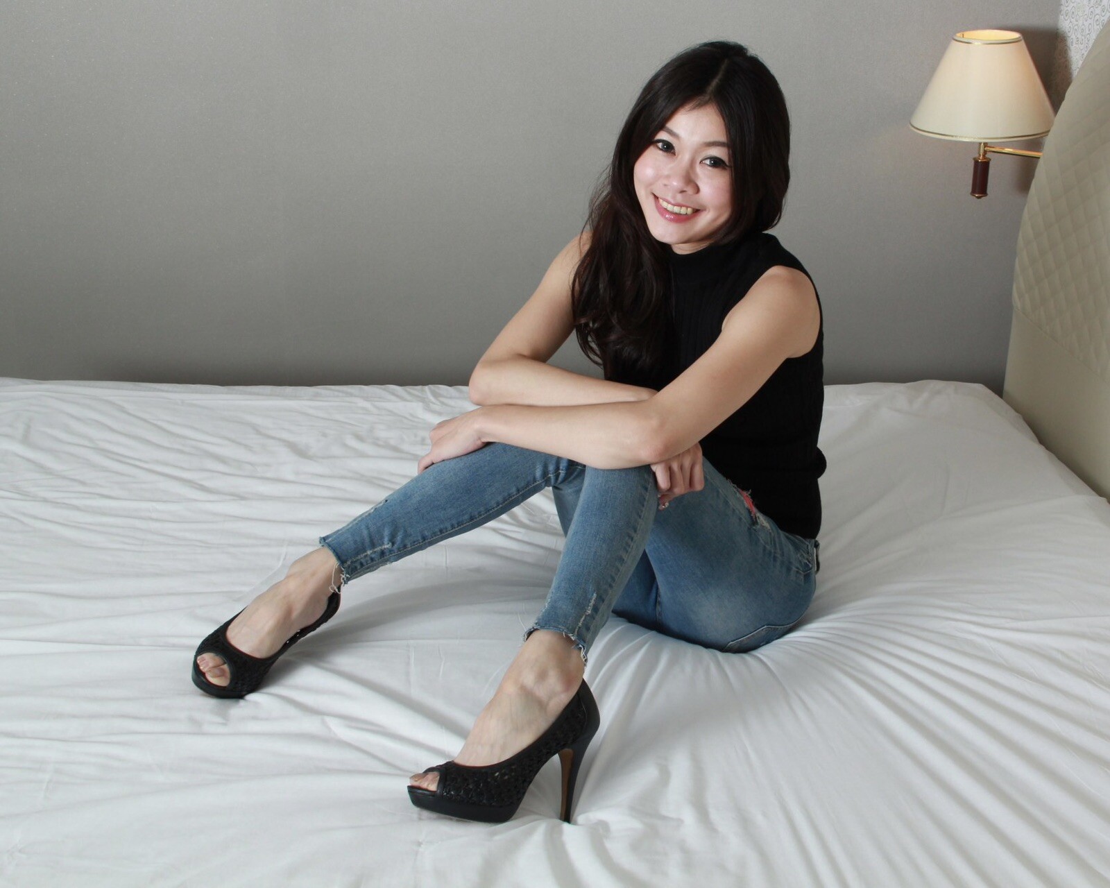 SEXY ASIAN MODEL 8x10 PHOTO