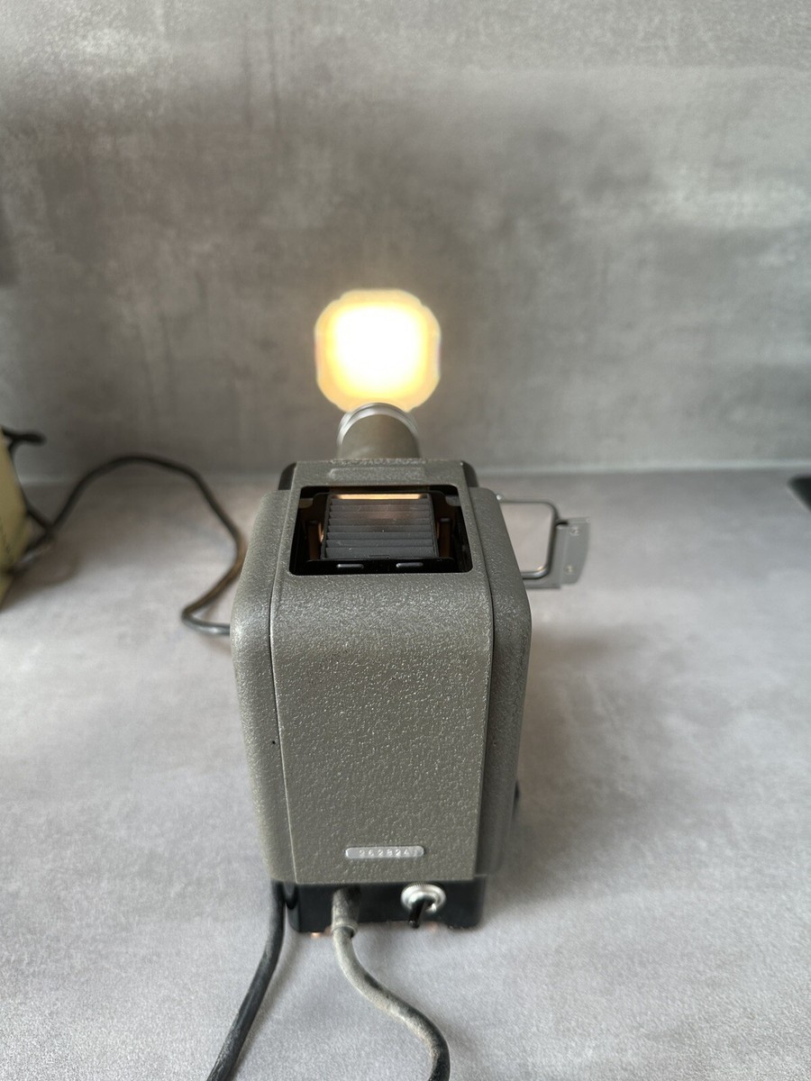 Projecteur De Diapositives Leitz Prado 150 - Objectif 8,5cm 1:25 - Avec Mallette - Occasion