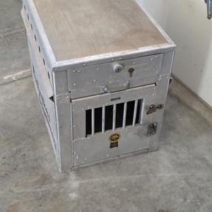 Bob McKee Vintage Dog Crate Macabre Stackable Flight Crate. 25"x20"x16" With Key