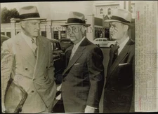 1952 Press Photo Frank Erickson and attorneys on way to Bergen County Court.