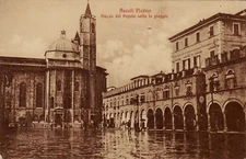 #ASCOLI PICENO: SQUARE OF THE PEOPLE IN THE RAIN