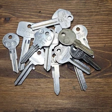 Lot of 14 VTG Misc Blank / Uncut Vehicle Car Keys Ilco Cole Taylor Made in USA