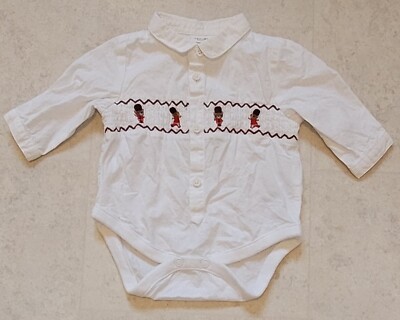 Next Baby Jungen Smart Shirt Soldat Beefeater gesmokter Body Größe bis zu 1 Monat