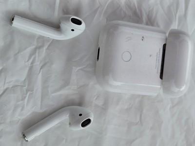 Genuine Apple AirPods 2nd Gen - A2031/A2032 & OEM Charging Case S